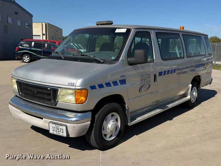 image for item FN5856 2003 Ford E350 van