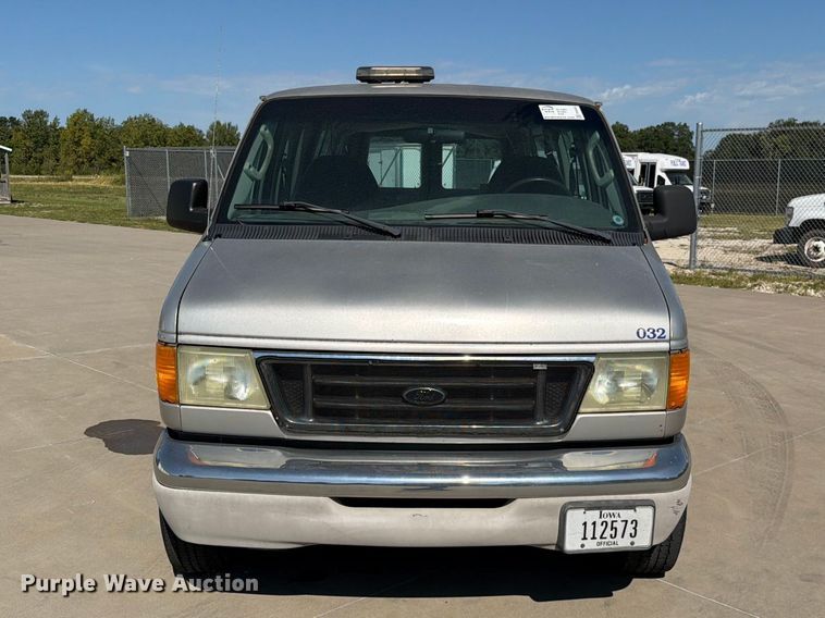 image for item FN5856 2003 Ford E350 van