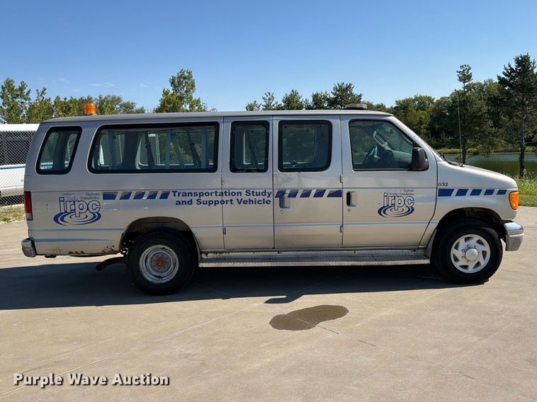 image for item FN5856 2003 Ford E350 van