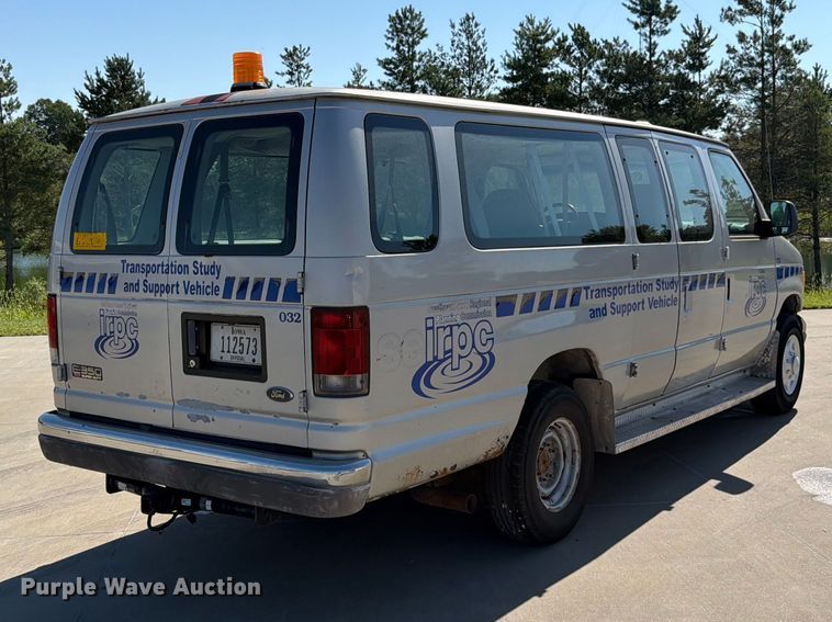 image for item FN5856 2003 Ford E350 van