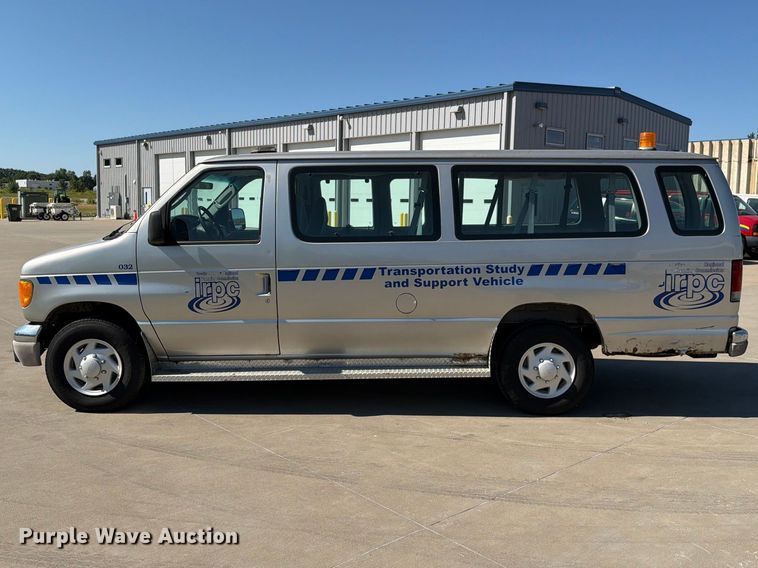 image for item FN5856 2003 Ford E350 van