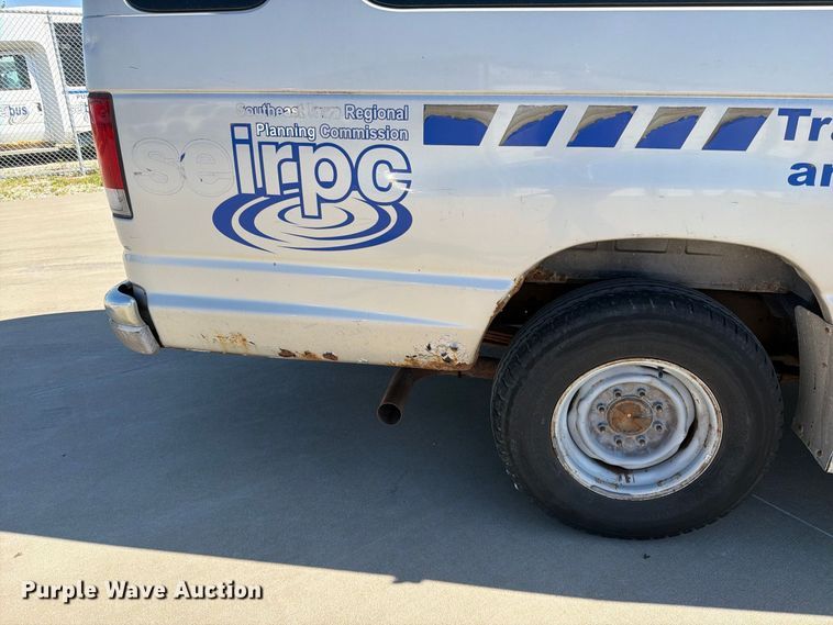 image for item FN5856 2003 Ford E350 van