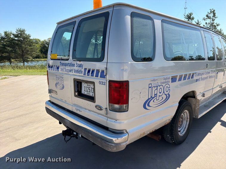 image for item FN5856 2003 Ford E350 van