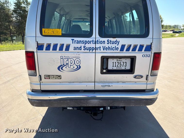 image for item FN5856 2003 Ford E350 van