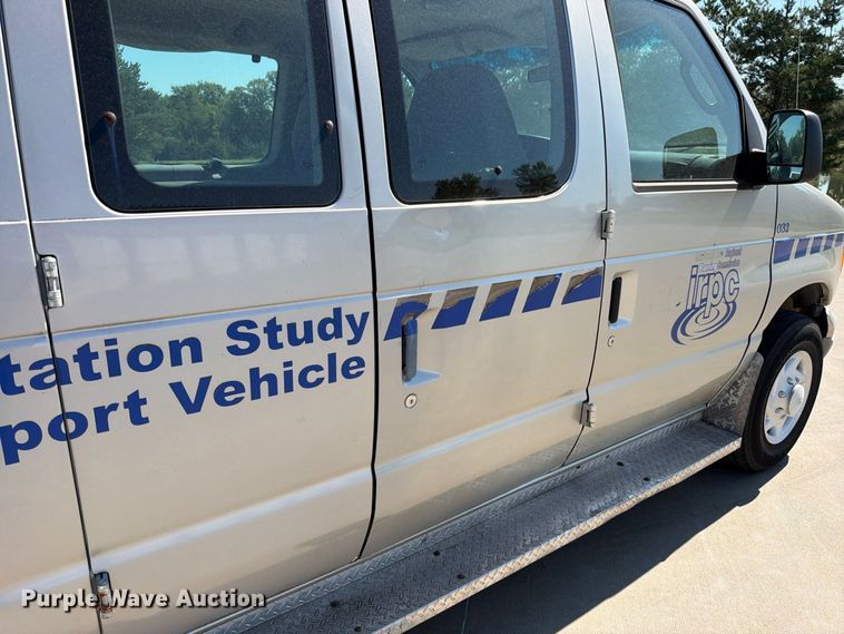 image for item FN5856 2003 Ford E350 van