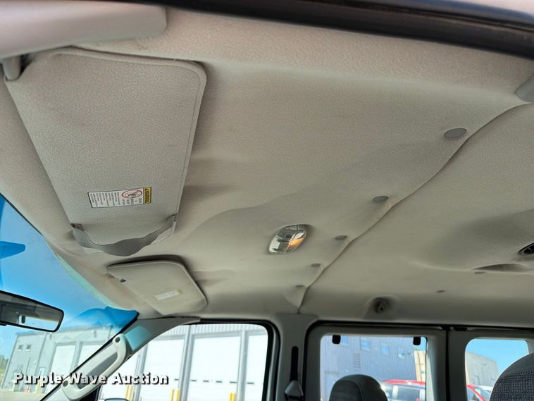 image for item FN5856 2003 Ford E350 van
