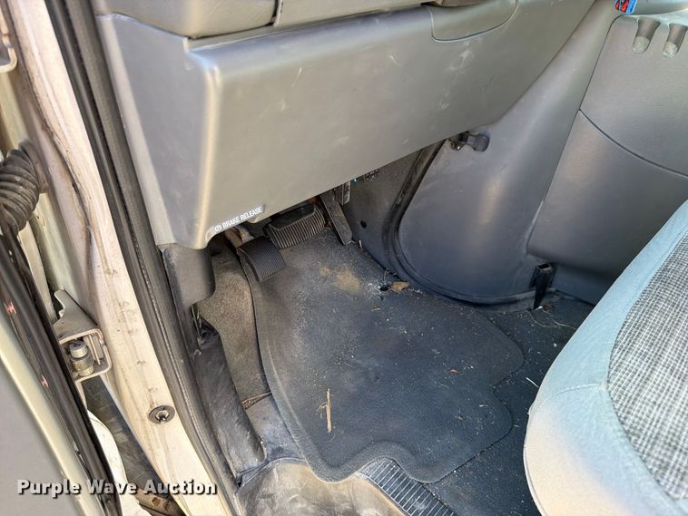 image for item FN5856 2003 Ford E350 van