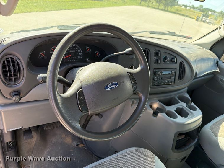 image for item FN5856 2003 Ford E350 van