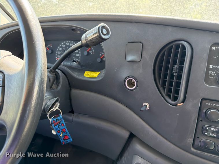 image for item FN5856 2003 Ford E350 van