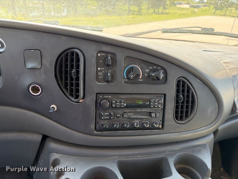 image for item FN5856 2003 Ford E350 van