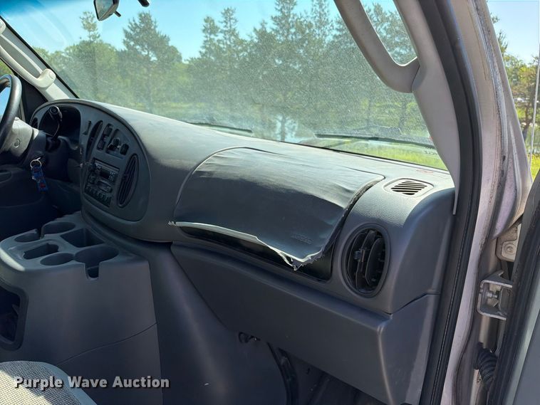 image for item FN5856 2003 Ford E350 van