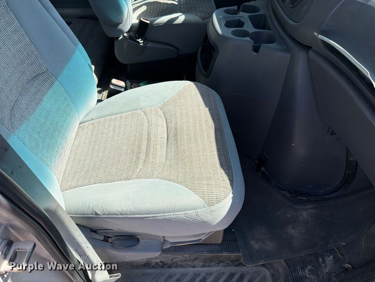 image for item FN5856 2003 Ford E350 van