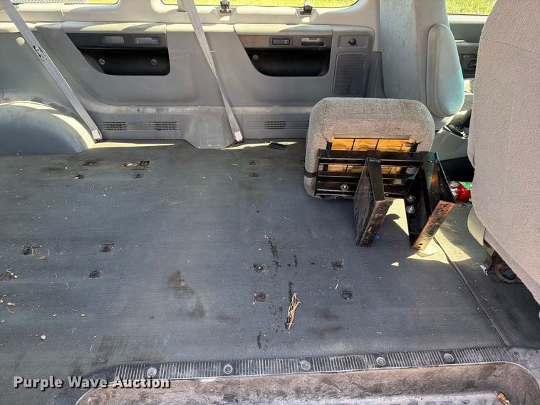 image for item FN5856 2003 Ford E350 van