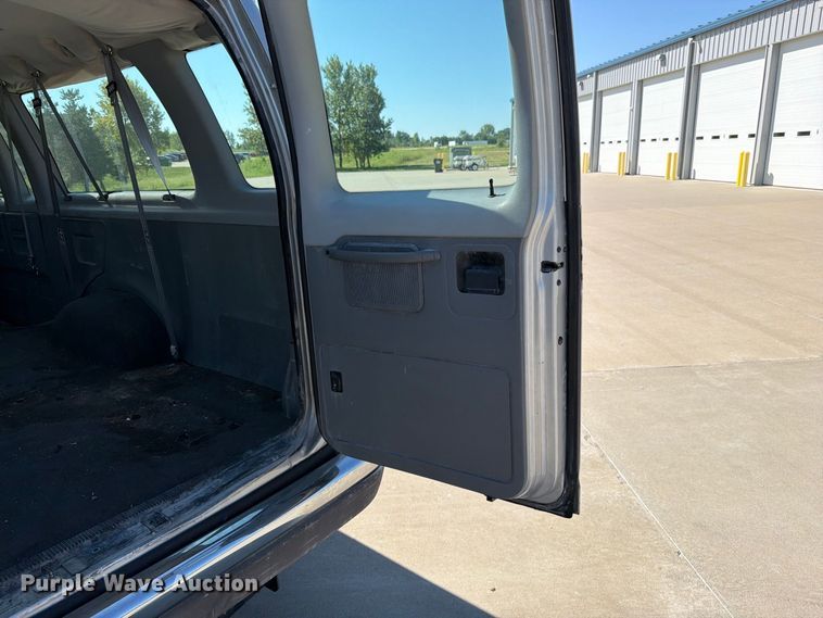 image for item FN5856 2003 Ford E350 van