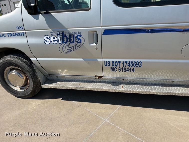 image for item FN5857 2002 Ford E350 van