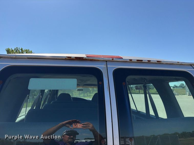 image for item FN5857 2002 Ford E350 van