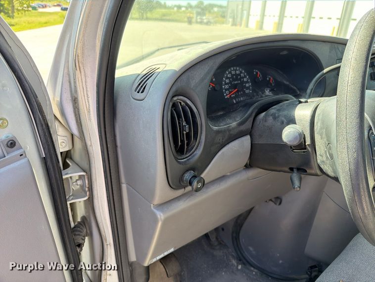 image for item FN5857 2002 Ford E350 van