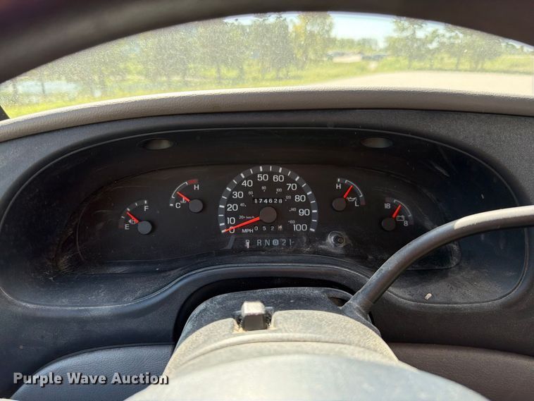 image for item FN5857 2002 Ford E350 van