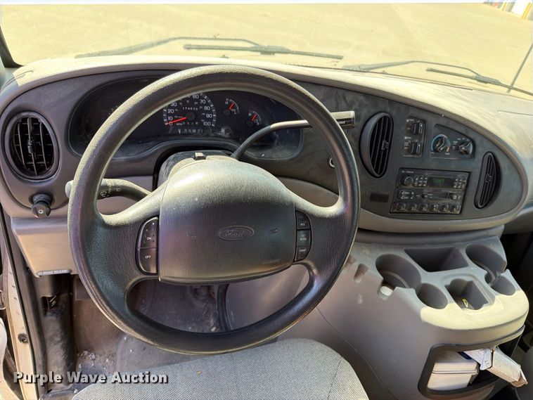 image for item FN5857 2002 Ford E350 van