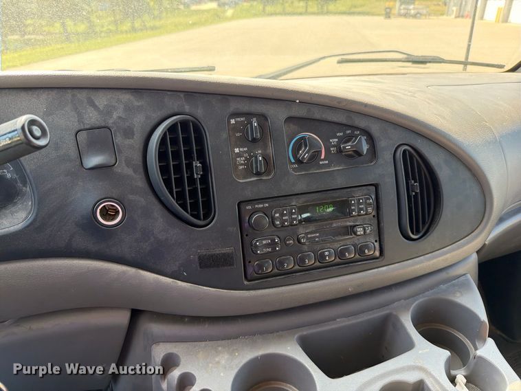 image for item FN5857 2002 Ford E350 van