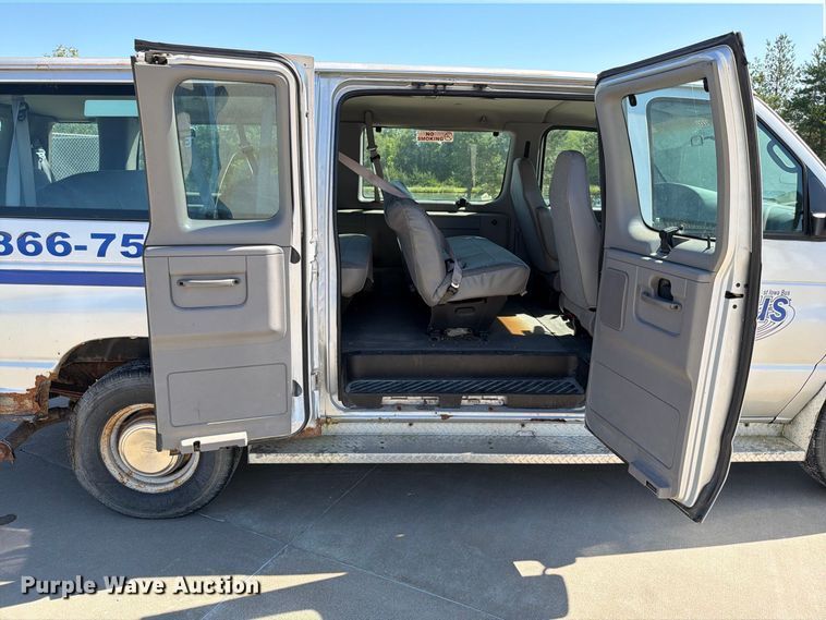 image for item FN5857 2002 Ford E350 van