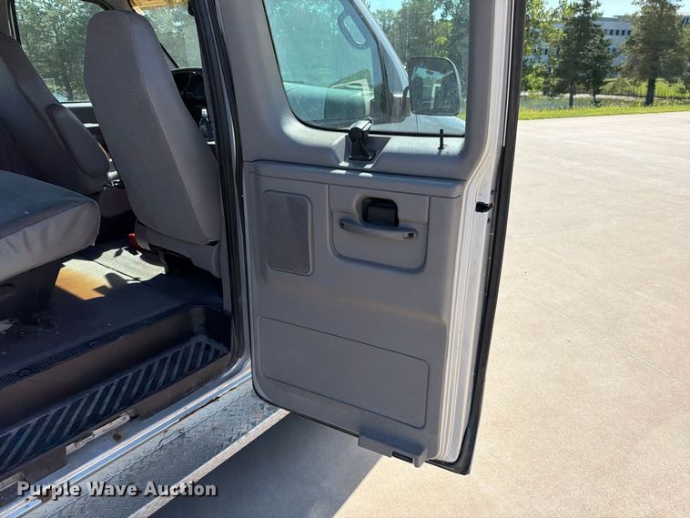 image for item FN5857 2002 Ford E350 van