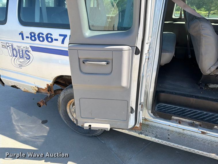image for item FN5857 2002 Ford E350 van