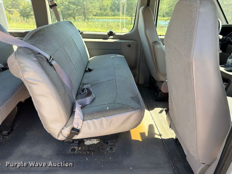 image for item FN5857 2002 Ford E350 van