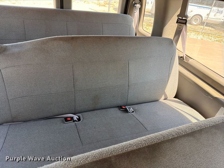 image for item FN5857 2002 Ford E350 van