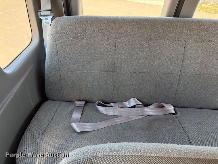 image for item FN5857 2002 Ford E350 van