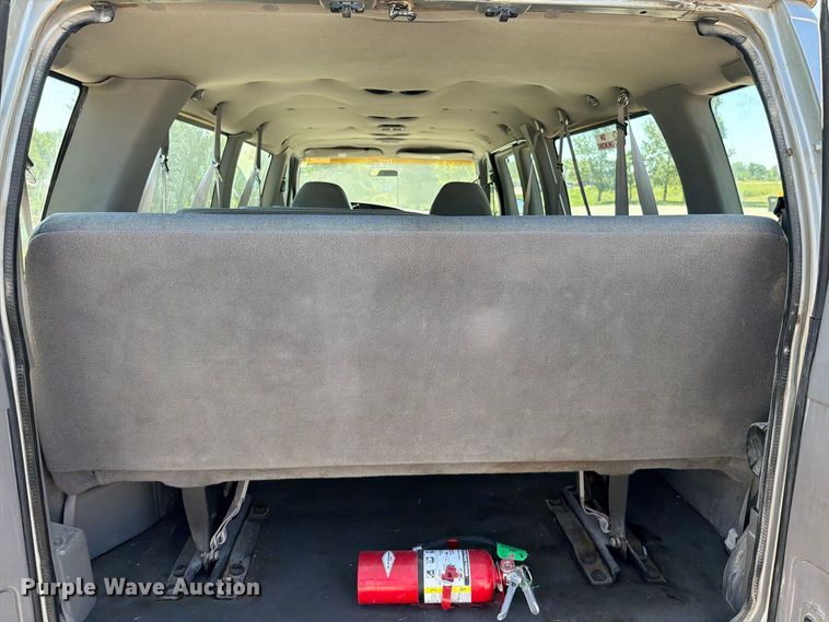 image for item FN5857 2002 Ford E350 van