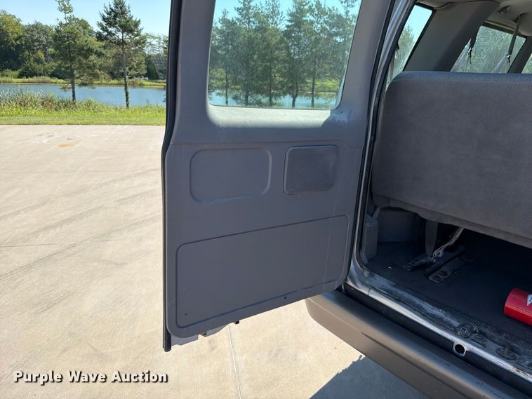 image for item FN5857 2002 Ford E350 van