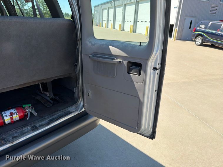 image for item FN5857 2002 Ford E350 van