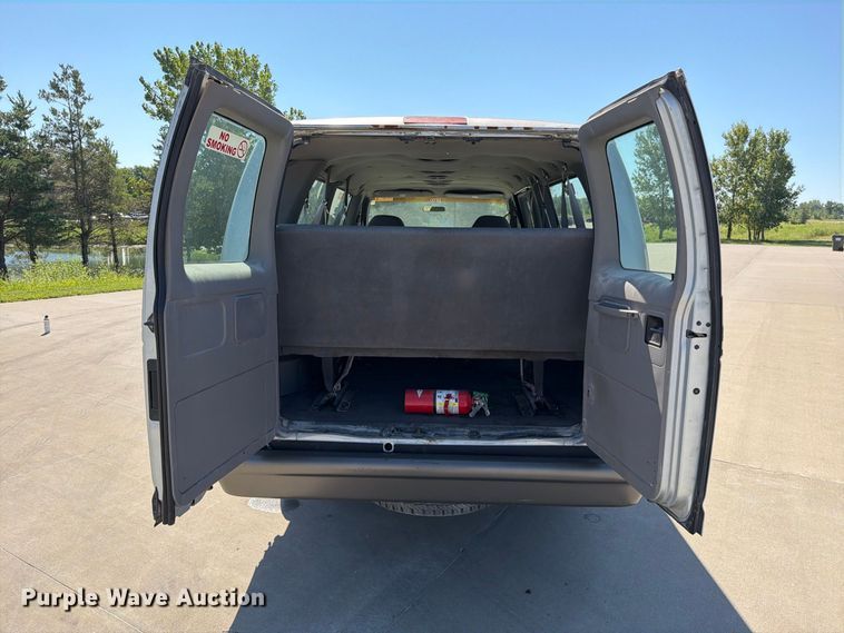 image for item FN5857 2002 Ford E350 van