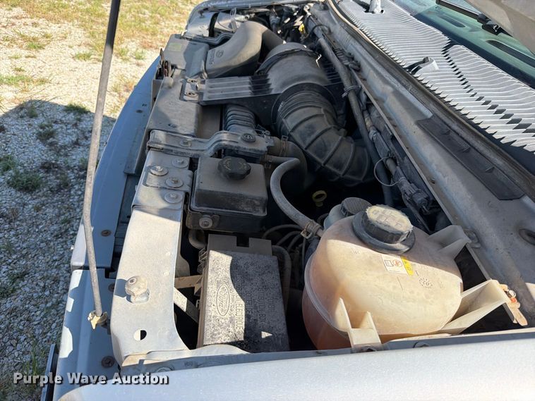 image for item FN5857 2002 Ford E350 van