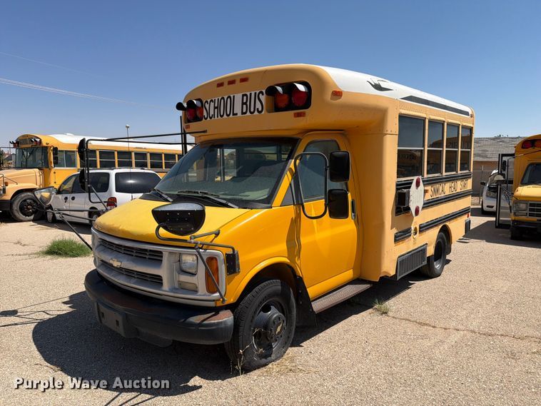 image for item FO3001 2001 Chevrolet Express 3500 school bus