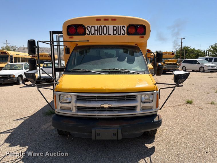 image for item FO3001 2001 Chevrolet Express 3500 school bus