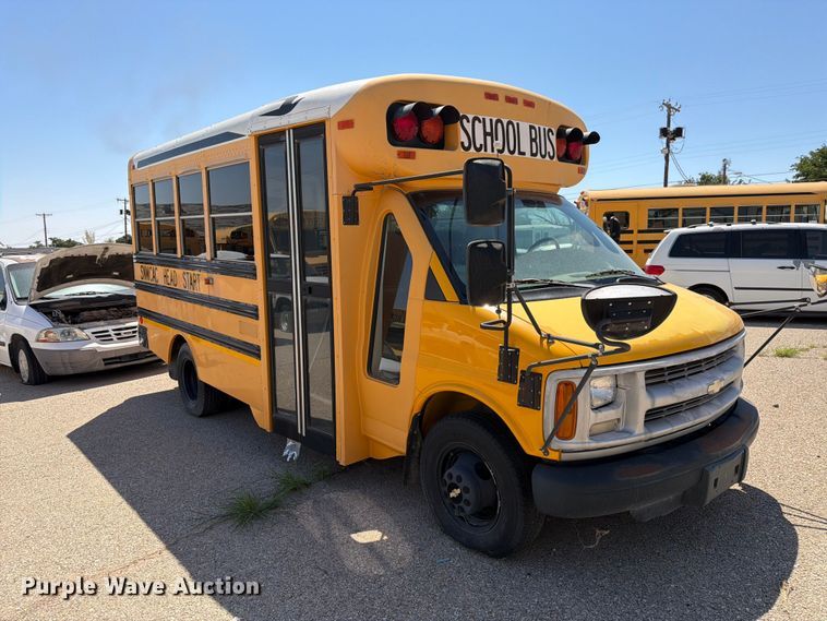image for item FO3001 2001 Chevrolet Express 3500 school bus