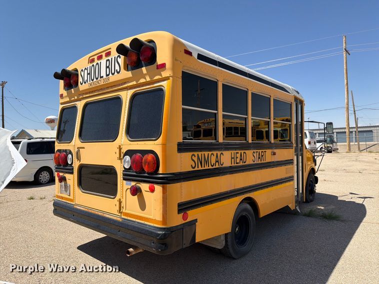 image for item FO3001 2001 Chevrolet Express 3500 school bus
