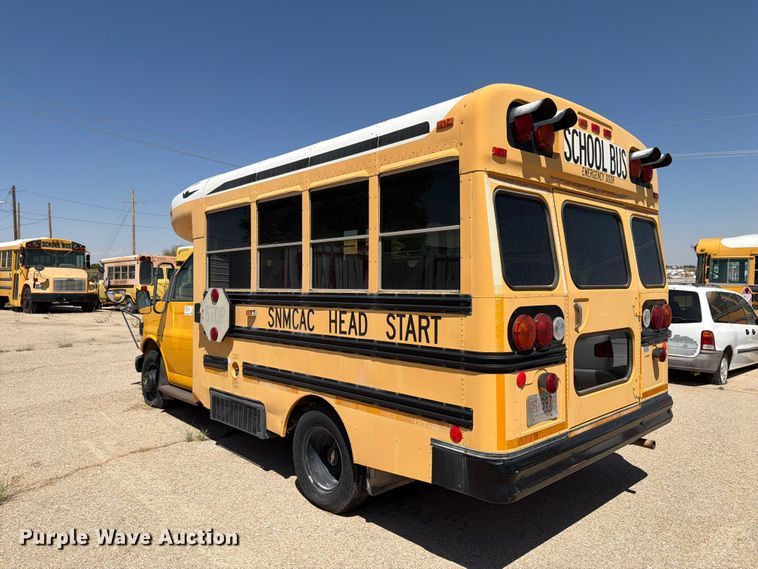 image for item FO3001 2001 Chevrolet Express 3500 school bus