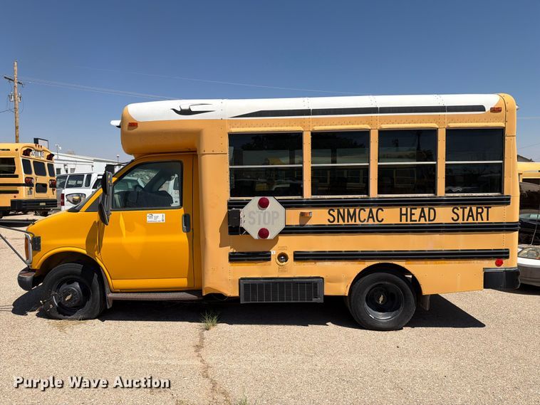 image for item FO3001 2001 Chevrolet Express 3500 school bus