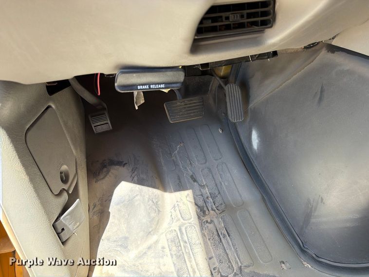 image for item FO3001 2001 Chevrolet Express 3500 school bus