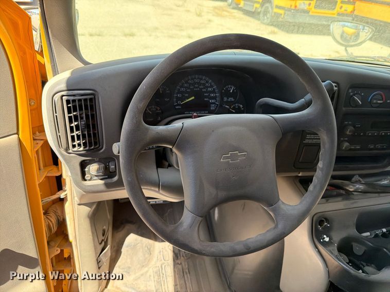 image for item FO3001 2001 Chevrolet Express 3500 school bus