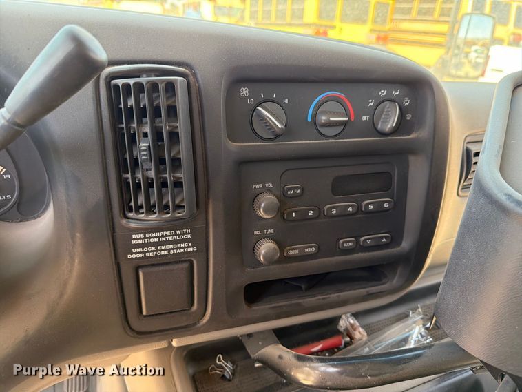 image for item FO3001 2001 Chevrolet Express 3500 school bus
