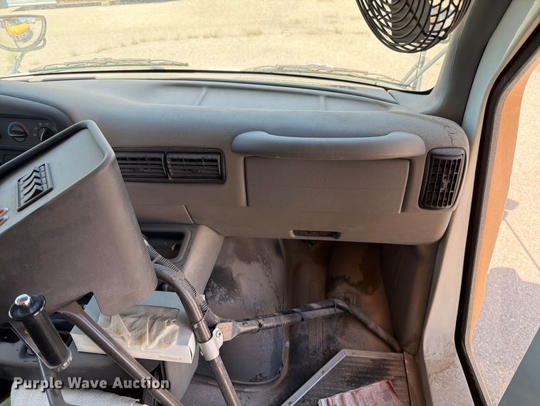 image for item FO3001 2001 Chevrolet Express 3500 school bus