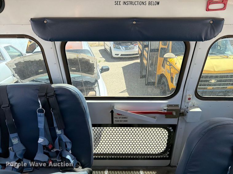 image for item FO3001 2001 Chevrolet Express 3500 school bus