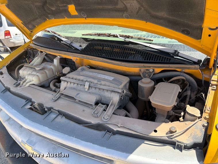 image for item FO3001 2001 Chevrolet Express 3500 school bus