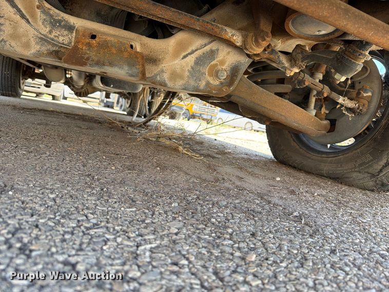 image for item FO3001 2001 Chevrolet Express 3500 school bus
