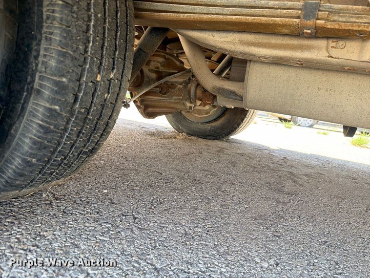 image for item FO3001 2001 Chevrolet Express 3500 school bus
