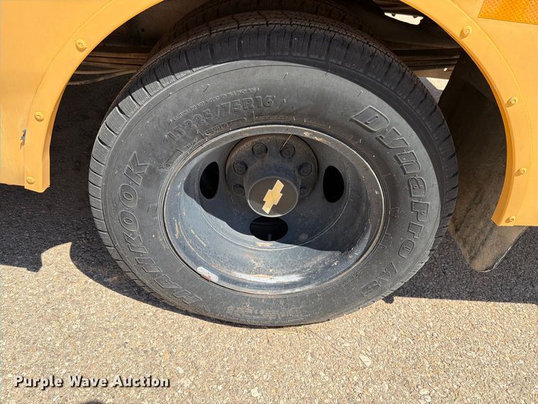 image for item FO3001 2001 Chevrolet Express 3500 school bus